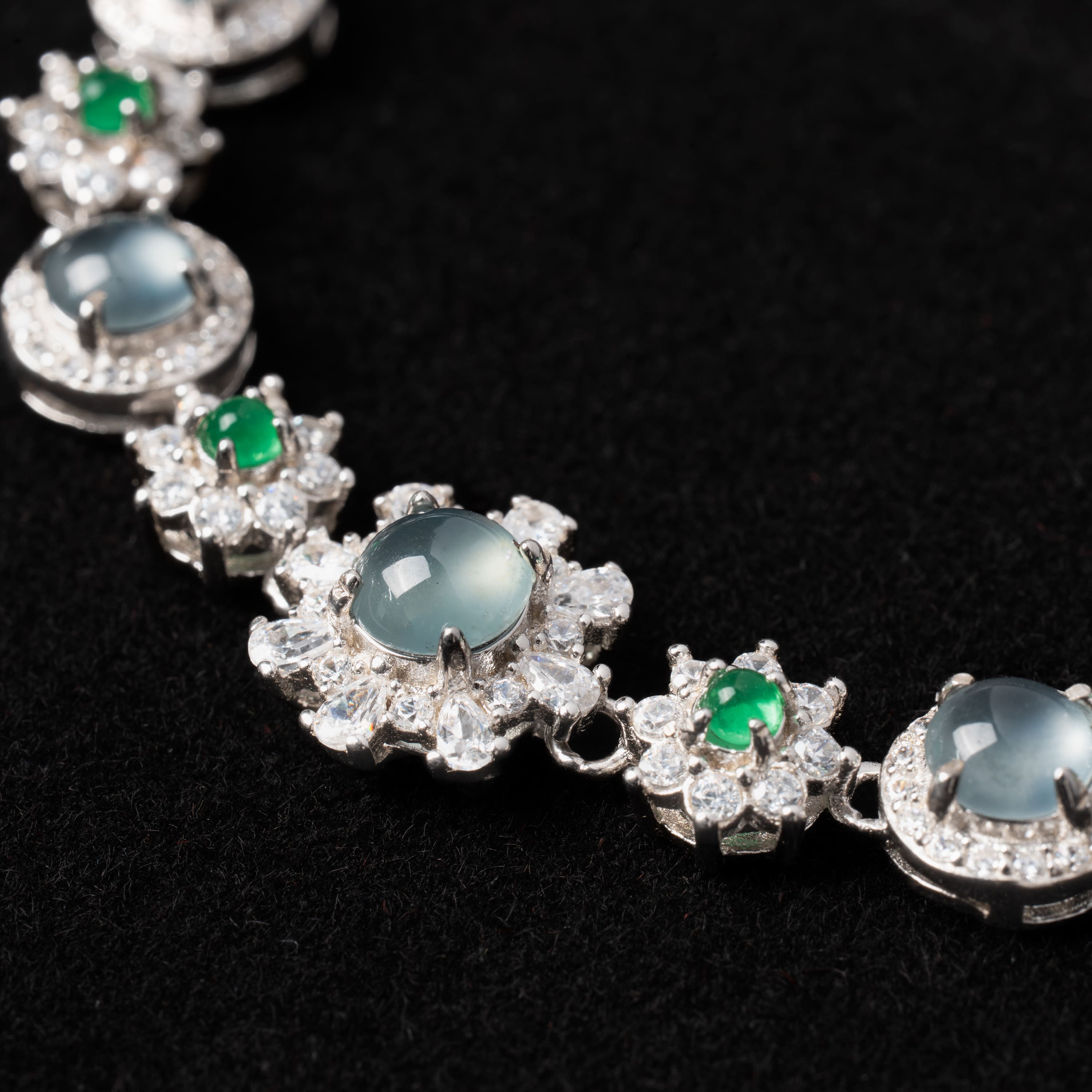 Adjustable Sterling Silver Flower Bracelet with Zircon and Jade - Y080 Close Look