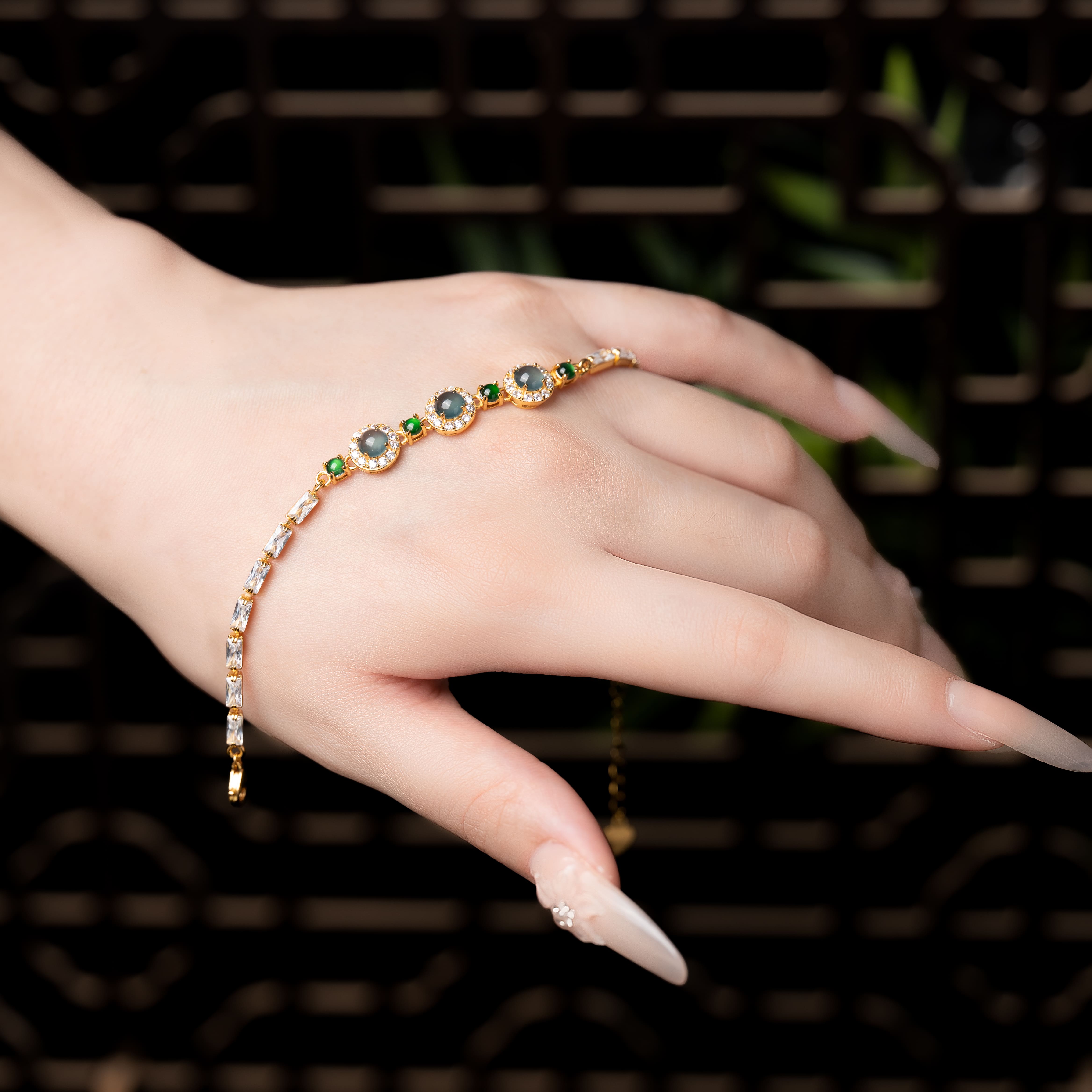Gold - Plated Zircon & Natural Jadeite Jade Bracelet with Interval Bead Design - Y003 Hands-on Demonstration