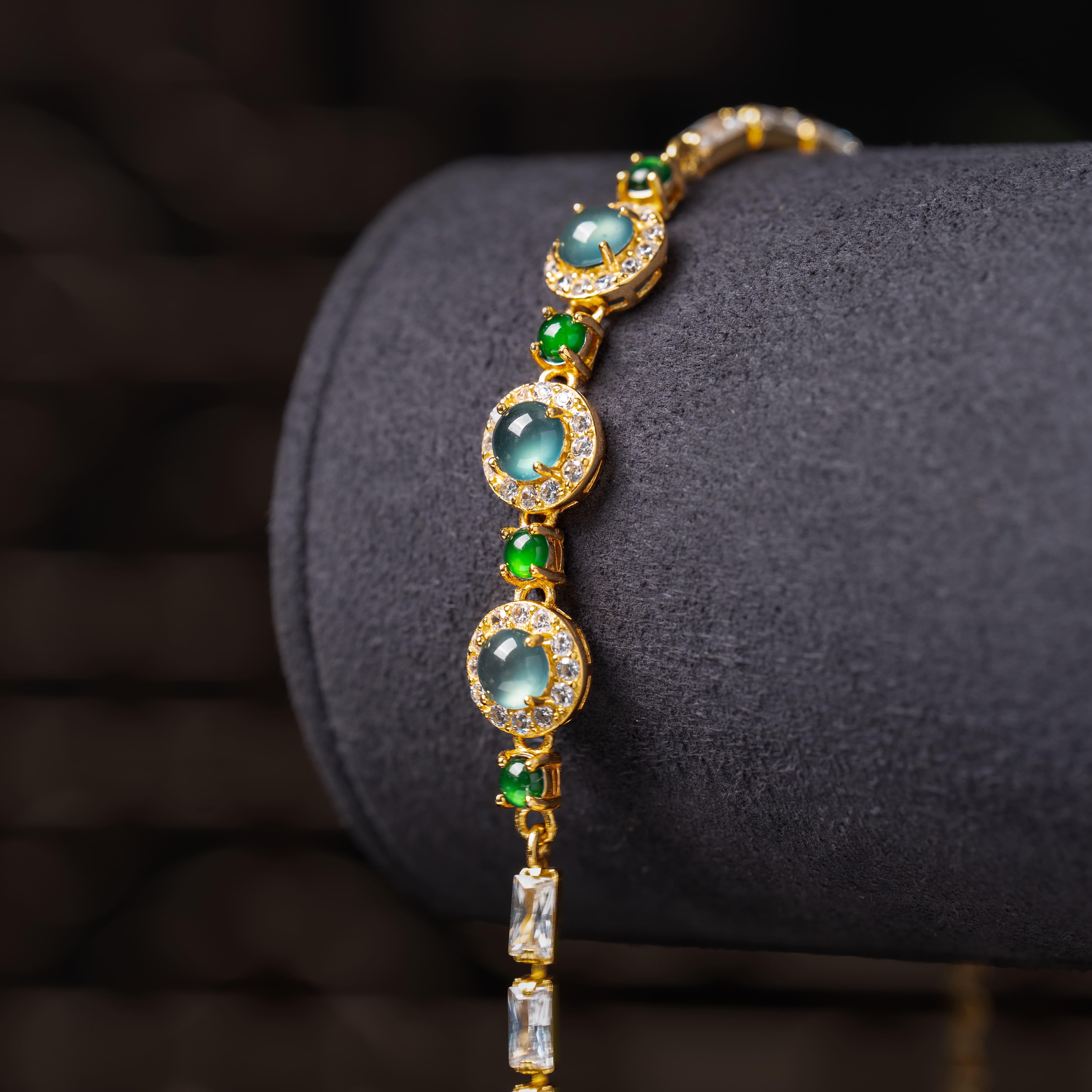 Gold - Plated Zircon & Natural Jadeite Jade Bracelet with Interval Bead Design - Y003 Jade Display